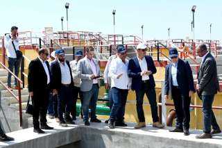 وزير الإسكان ومحافظ كفر الشيخ...