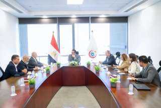 وزير الصحة يعقد اجتماع مع...
