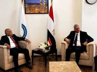 وزير البترول يلتقى وفد النقابة...
