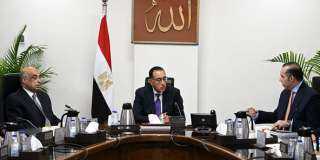 رئيس الوزراء يعقد اجتماعًا لمُراجعة...