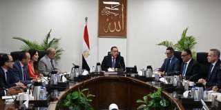 رئيس الوزراء يستعرض خطط ومشروعات...