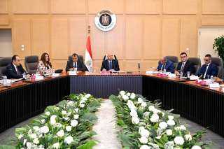 وزير الصناعة والنقل يترأس الاجتماع...