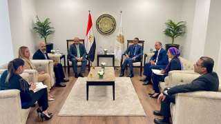 وزير الاستثمار  يلتقي وفد...