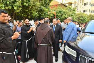 محافظ أسيوط يهنئ الإخوة الأقباط...