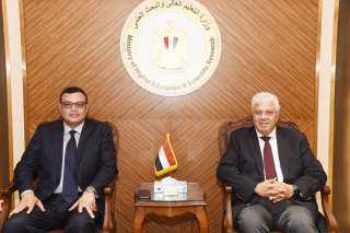وزيرا الإسكان والتعليم العالي يستعرضان...