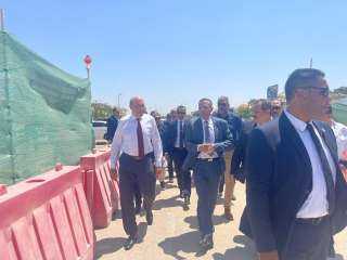 وزير الطيران المدني يتفقد مطار...