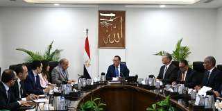 رئيس الوزراء يُتابع مشروعات شركة...