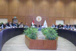 وزير التعليم العالى يرأس اجتماع...