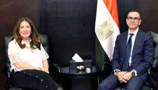 وزير الاستثمار يستقبل السفيرة الأمريكية...