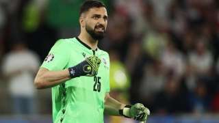ليفربول يتفق مع حارس مرمى...