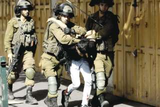 قوات الاحتلال تعتقل 6 فلسطينيين...