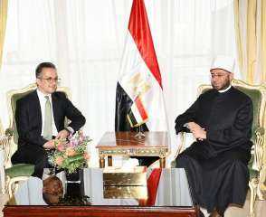 وزير الأوقاف يستقبل رئيس اللجنة...