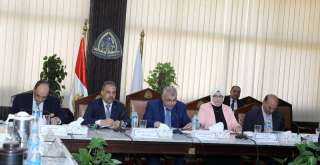 محافظ الشرقية يُشارك إجتماع مجلس...