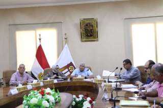 محافظ الوادي الجديد يعقد اجتماعًا...