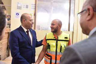 جولات تفقدية لوزير العمل في...