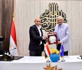 وزير التربية والتعليم ومحافظ أسوان...