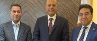 وزير العمل يستقبل نائبين من...