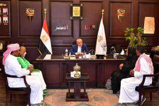 محافظ الأقصر يستقبل عدد من...