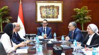 وزير الاستثمار يلتقى المدير التنفيذي...