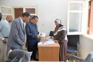 محافظ أسيوط يتفقد مجمع الخدمات...