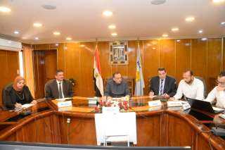 محافظ أسيوط يلتقي وفد دار...
