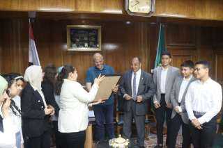 محافظ القليوبية يستقبل وفد هيئة...