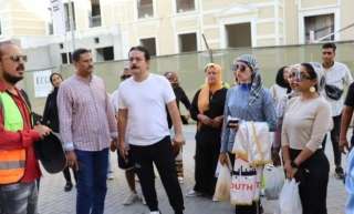 وزارة العمل : وفد من...