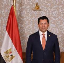 وزير الشباب والرياضة يجرى اتصالاً...