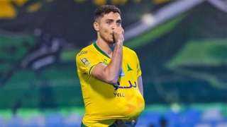 الدوري السعودي.. محمد شريف يقود...