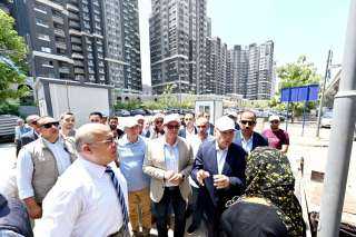وزير الإسكان ومحافظ القاهرة يتفقدان...