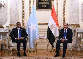رئيس الوزراء يستقبل رئيس الوزراء...