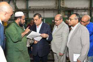 وزير الإنتاج الحربي يفاجيء قيادات...