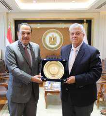 وزير التعليم العالي يستقبل السفير...