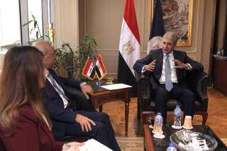 وزير السياحة والآثار وسفير العراق...