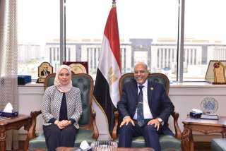 وزير العمل يلتقي سفيرة مملكة...