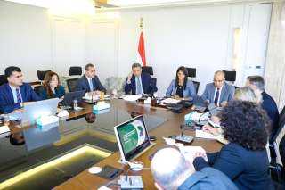 وزراء التخطيط والري والزراعة يستعرضون...