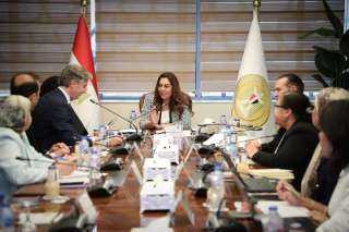 وزيرة التنمية المحلية تستقبل الممثل...