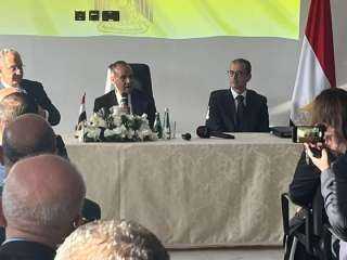 وزير الخارجية يعقد لقاءاً مع...