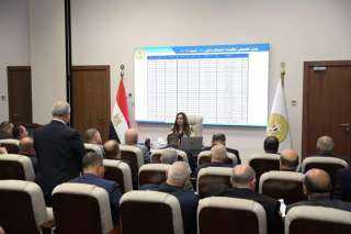 وزيرة التنمية المحلية تتابع مع...