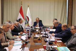 وزير قطاع الأعمال العام يتابع...