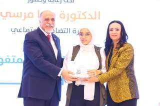 وزيرة التضامن تكرم الطلبة المتفوقين...