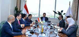 وزير التموين يبحث مع وفد...