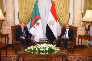 وزير الخارجية والهجرة يلتقي مع...