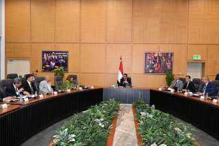 وزير الإسكان يتابع موقف تنفيذ...