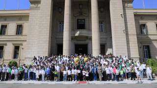 نائب رئيس الجامعة: جامعة القاهرة...