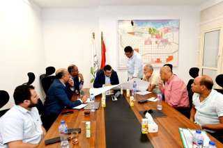 وزير الإسكان يتابع موقف تنفيذ...