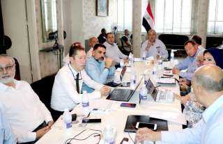 وزير قطاع الأعمال العام يستعرض...