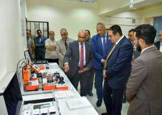رئيس جامعة القاهرة يفتتح معملي...