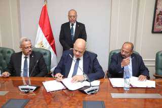 وزير العمل يشهد إتفاقية جماعية...