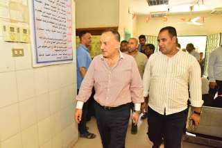 محافظ أسيوط يتفقد وحدة طب...
